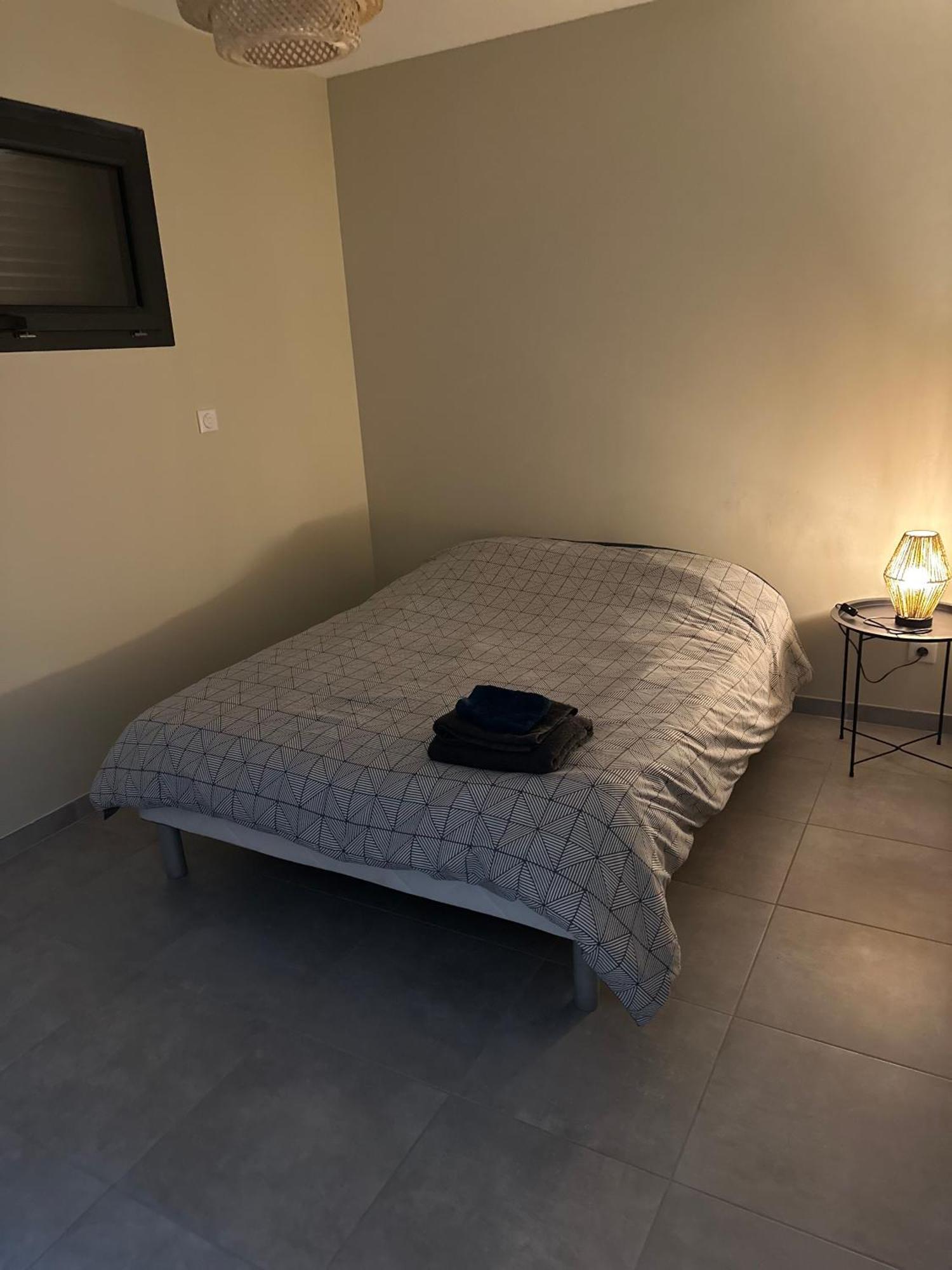 Maison T3 Dans Un Village Calme Saint-Mitre-les-Remparts Eksteriør billede