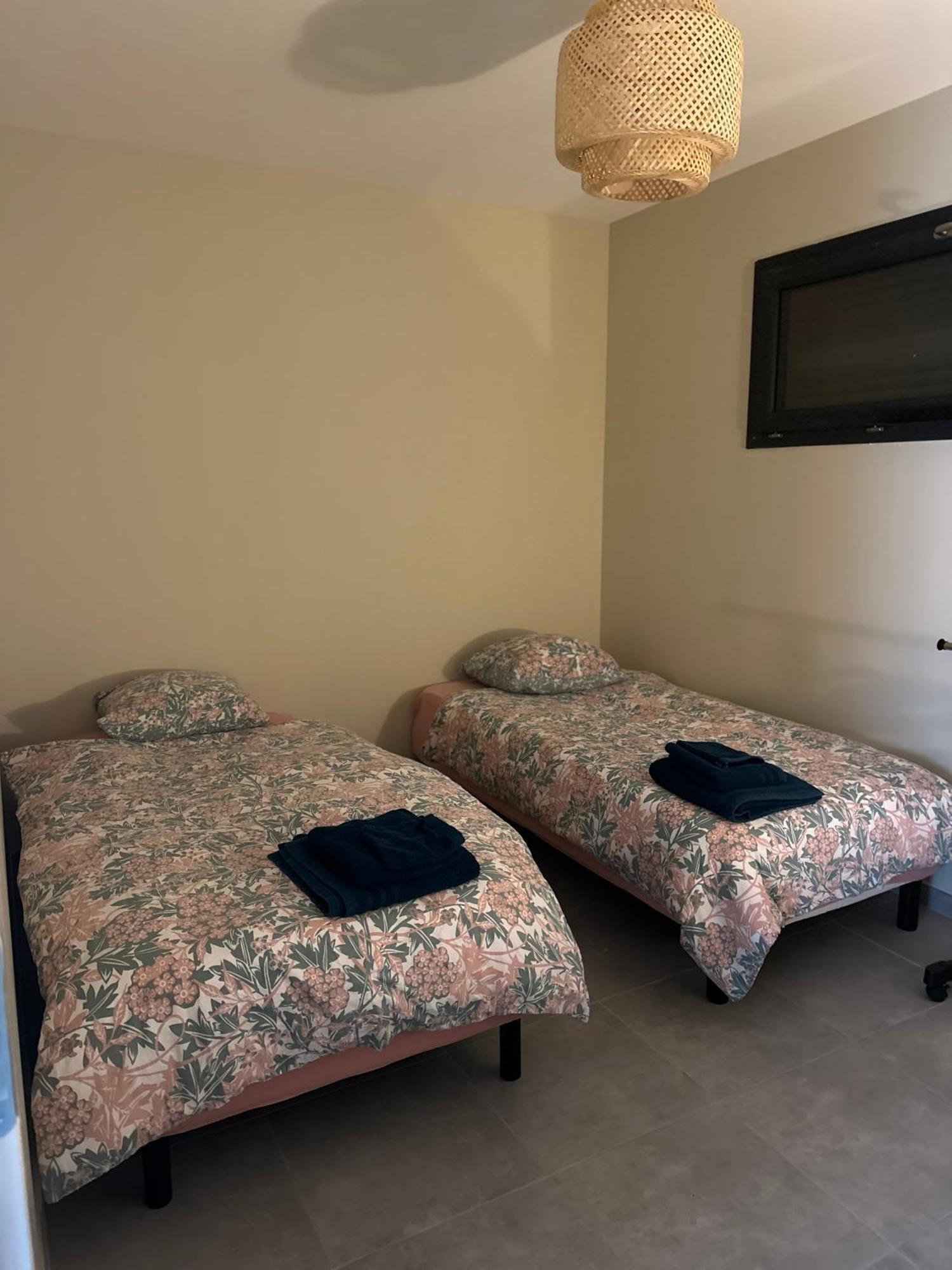 Maison T3 Dans Un Village Calme Saint-Mitre-les-Remparts Eksteriør billede