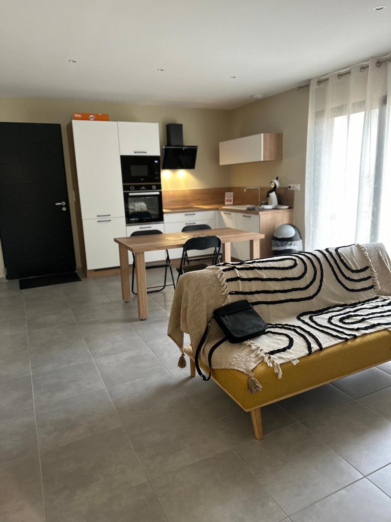Maison T3 Dans Un Village Calme Saint-Mitre-les-Remparts Eksteriør billede