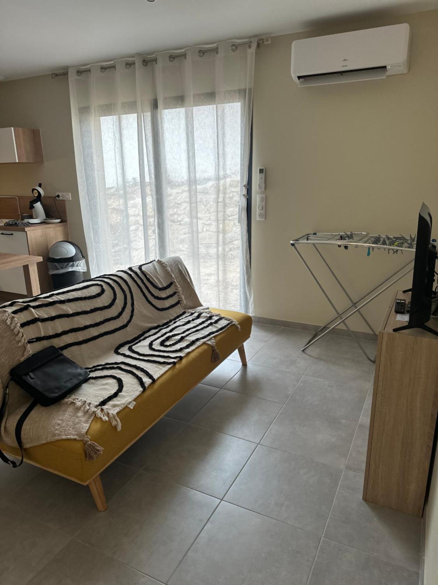 Maison T3 Dans Un Village Calme Saint-Mitre-les-Remparts Eksteriør billede