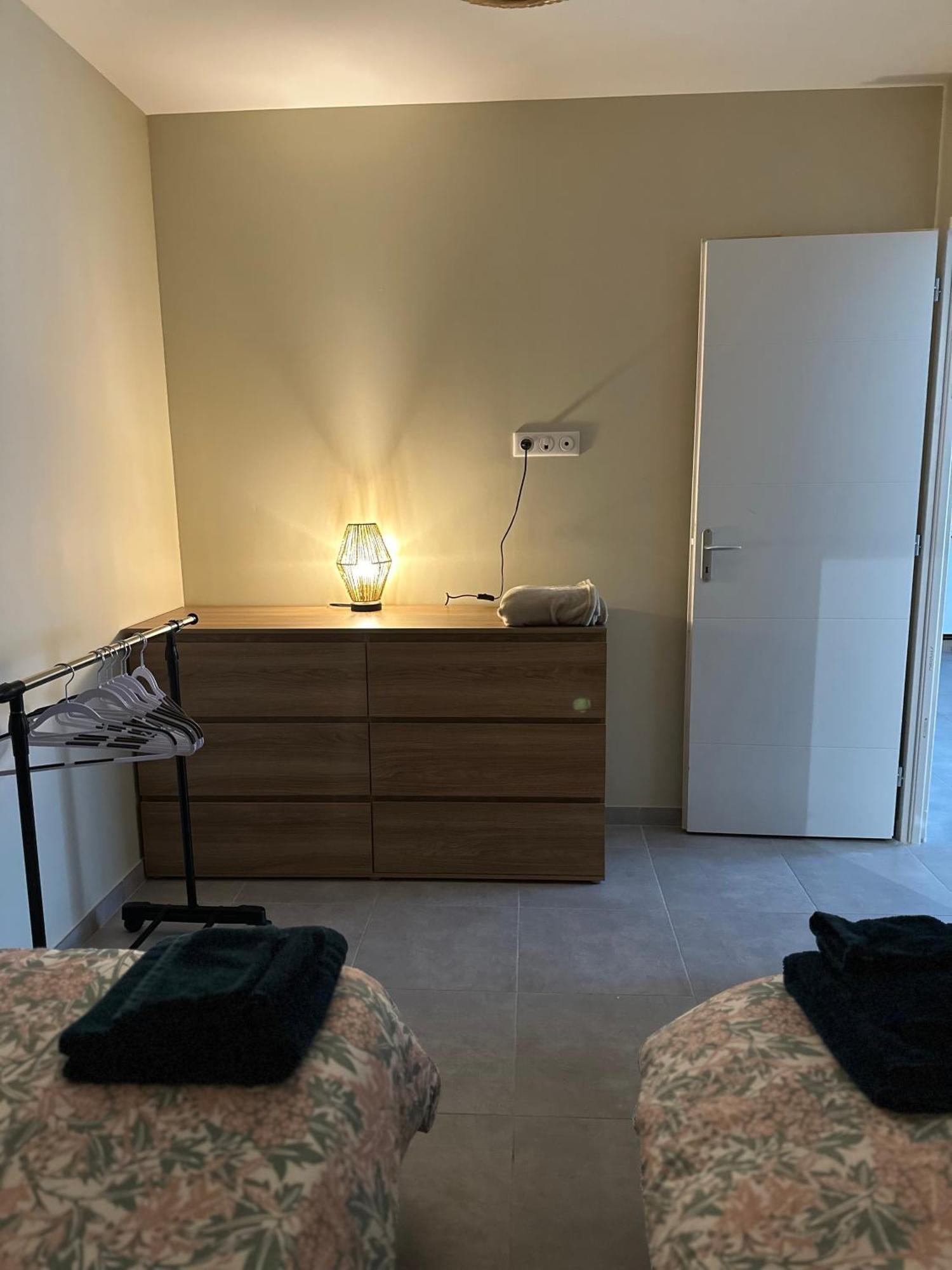 Maison T3 Dans Un Village Calme Saint-Mitre-les-Remparts Eksteriør billede