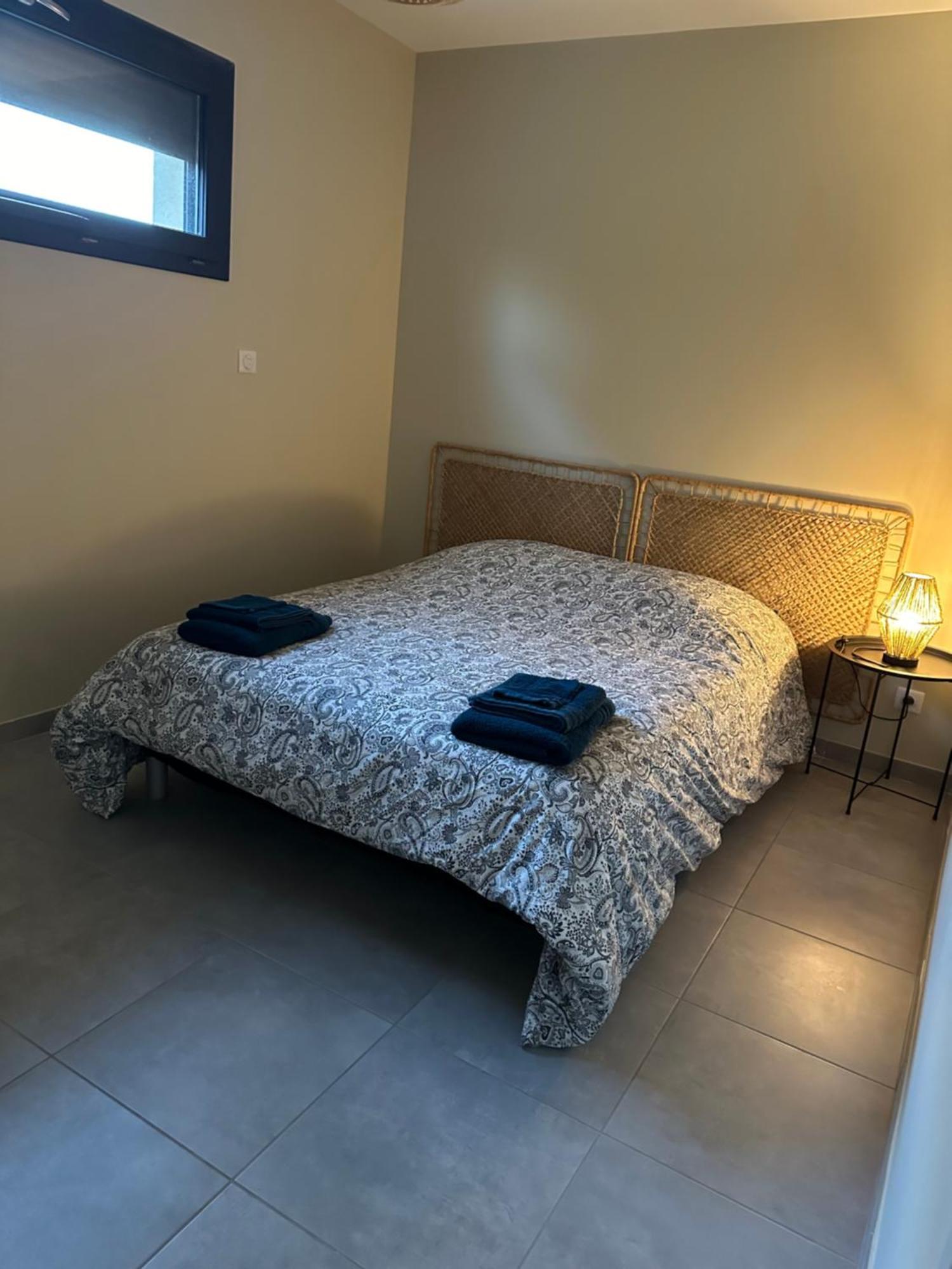 Maison T3 Dans Un Village Calme Saint-Mitre-les-Remparts Eksteriør billede