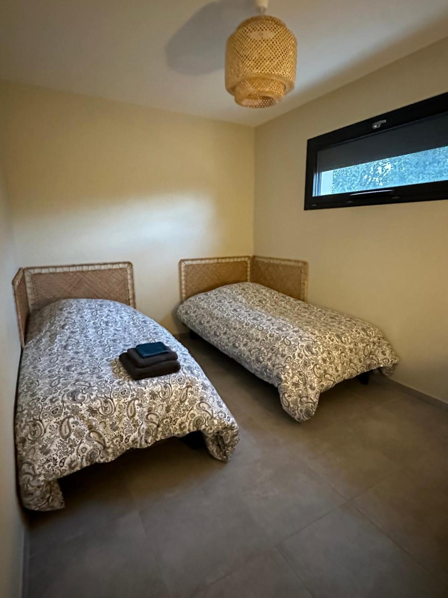 Maison T3 Dans Un Village Calme Saint-Mitre-les-Remparts Eksteriør billede
