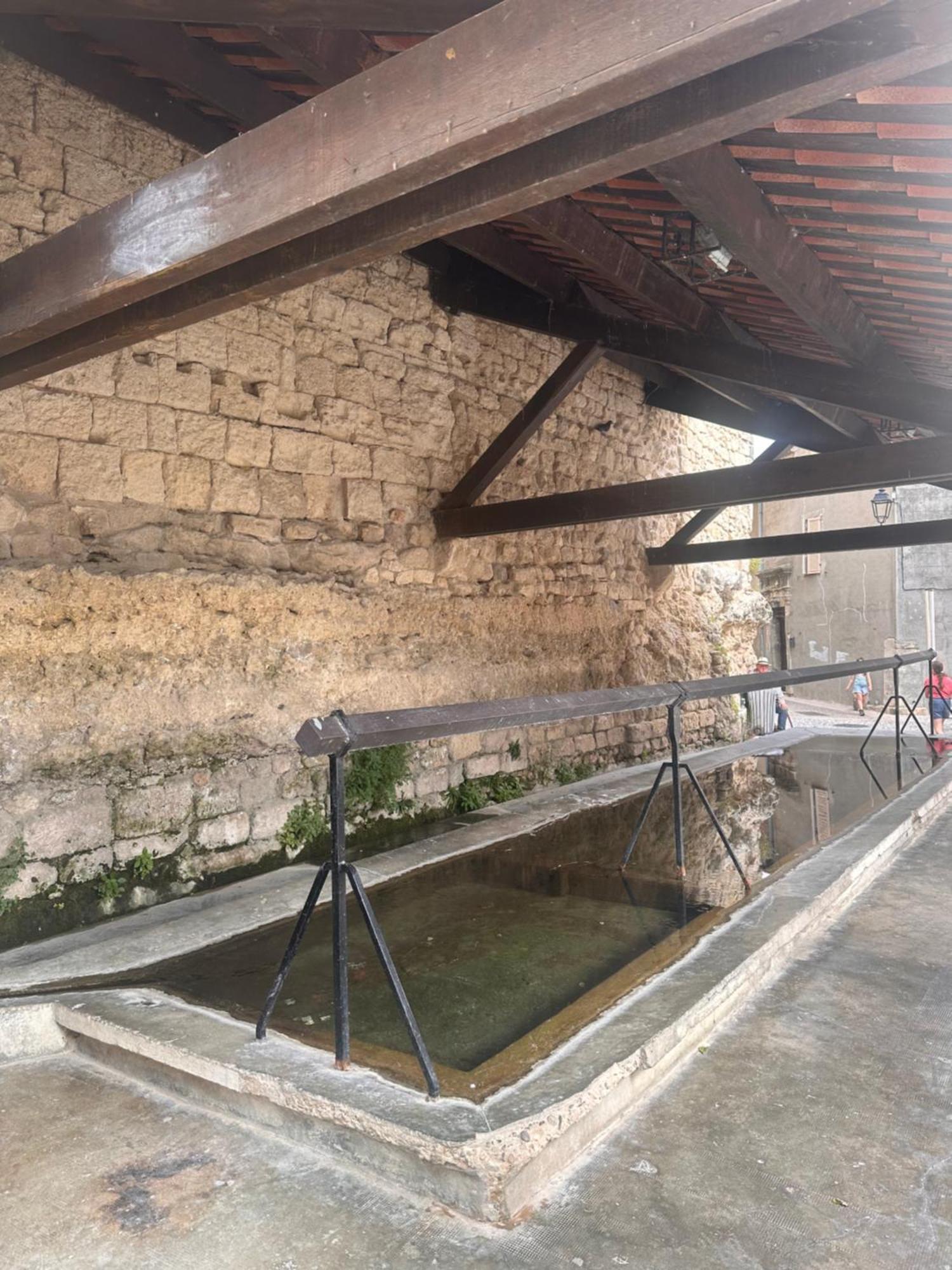 Maison T3 Dans Un Village Calme Saint-Mitre-les-Remparts Eksteriør billede