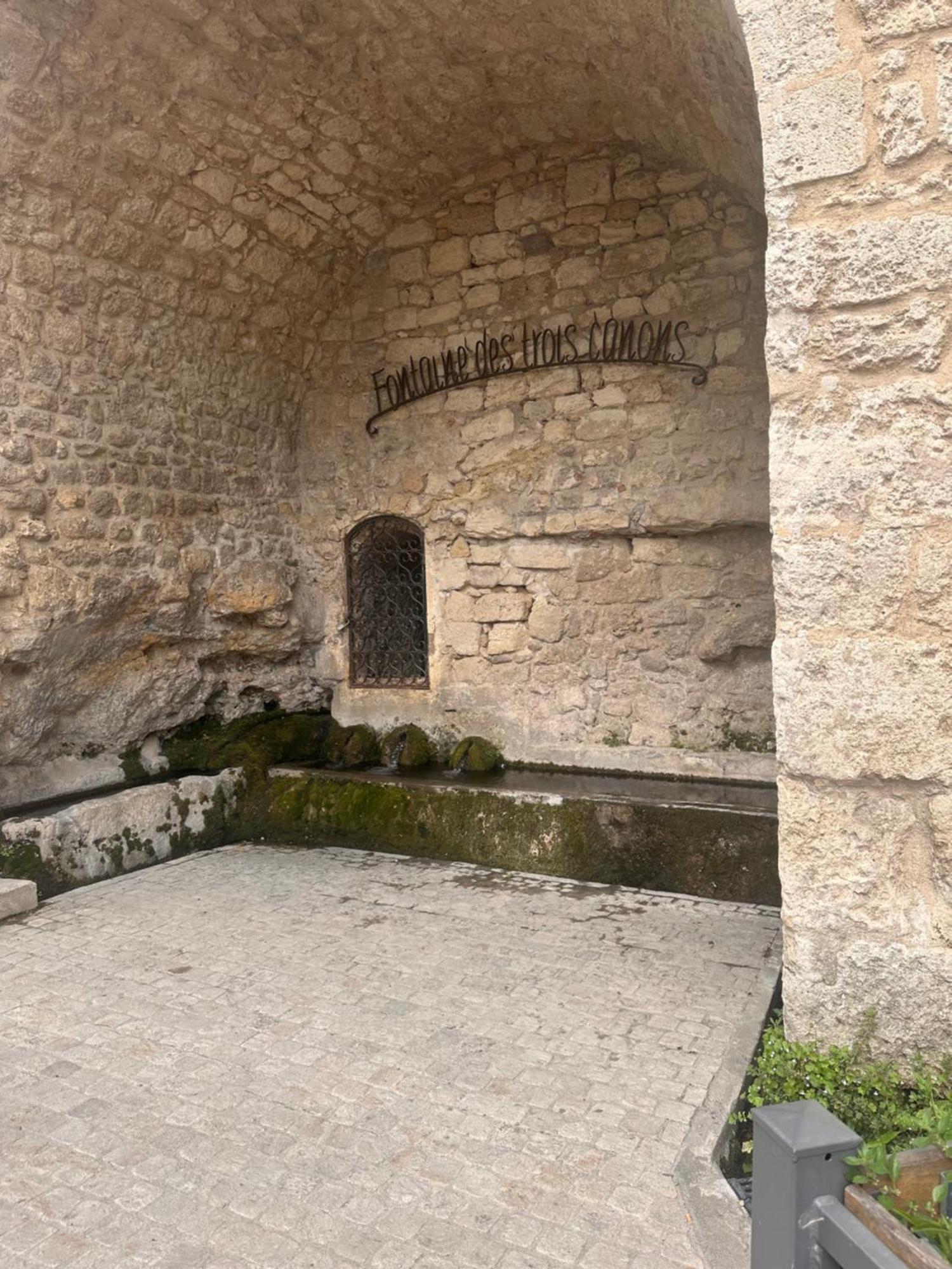 Maison T3 Dans Un Village Calme Saint-Mitre-les-Remparts Eksteriør billede